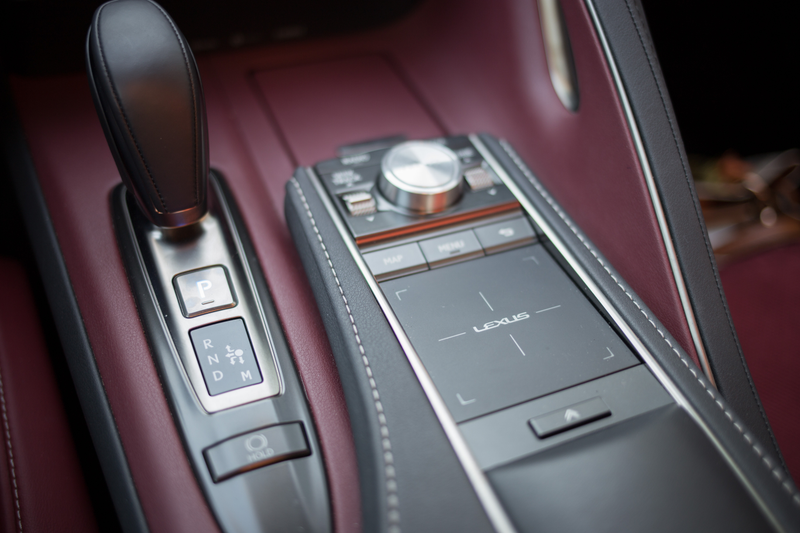 Illustration for article titled The 2018 Lexus LC 500 Is A V8 Spaceship That Doesn't Care About Today's Car Trends